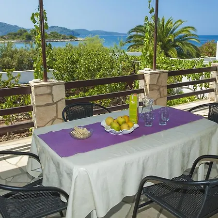 Tatil Evi Neda Vela Luka
